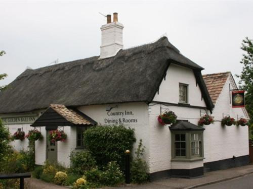 Golden Ball Hotel Elsworth Exterior photo