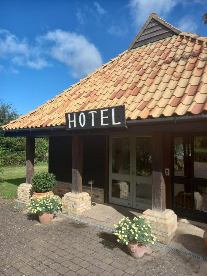 Golden Ball Hotel Elsworth Exterior photo